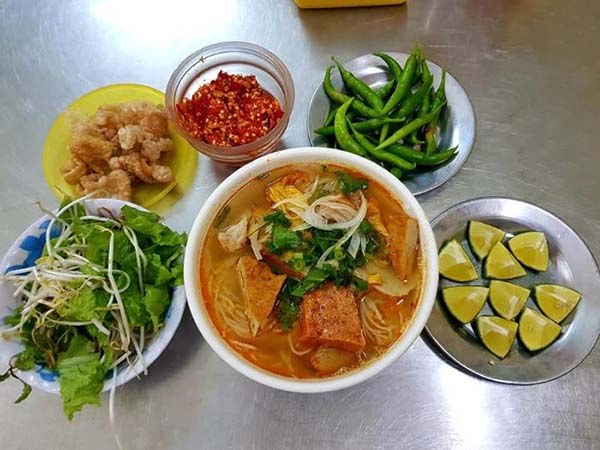 những món ngon ăn trưa tại đà nẵng như bún chả cá