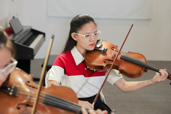 trở nên tự tin hơn khi chơi violin