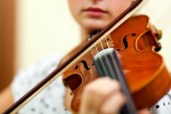 âm nhạc là sợi dây kết nối não bộ giúp trẻ hiểu các lĩnh vực khác tốt hơn