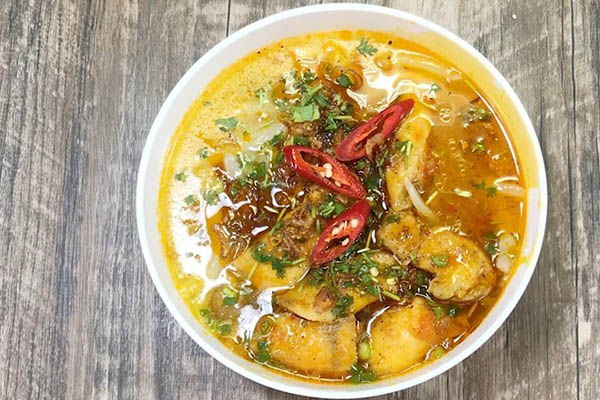 Bánh canh cá lóc Huế 