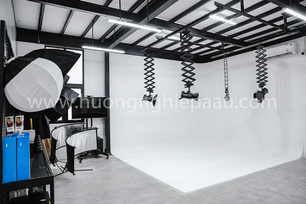 cơ sở vật chất tại phòng studio của hnaau