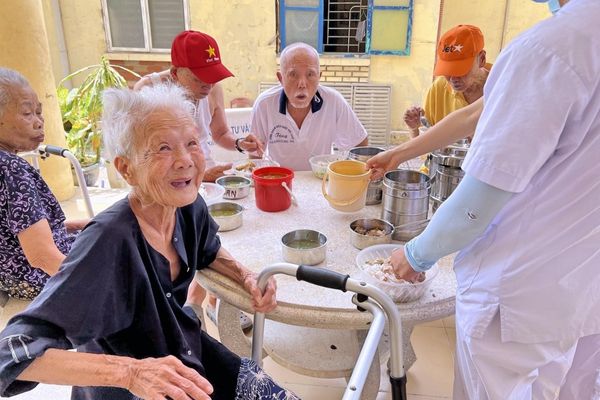 hình ảnh hnaau tại các mái ấm viện dưỡng lão