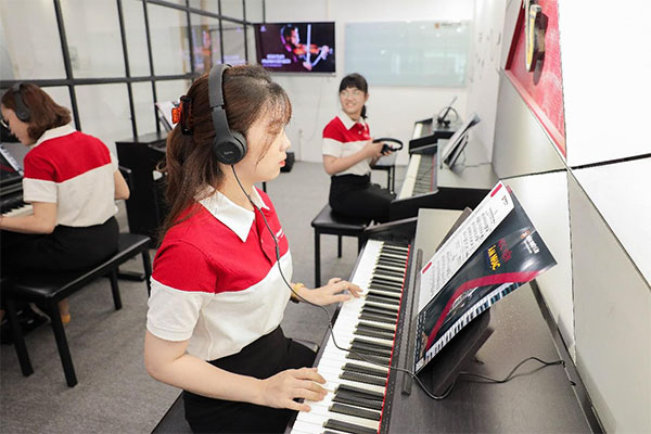 tùy thuộc vào từng khóa mà học piano sẽ có từng giá tiền học khác nhau