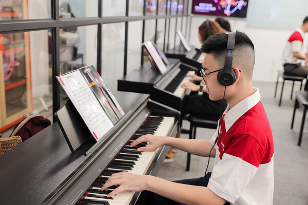 Học đàn piano tại trung tâm âm nhạc chuyên nghiệp Khám phá tài năng âm nhạc của bạn