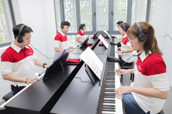 lớp học piano điện