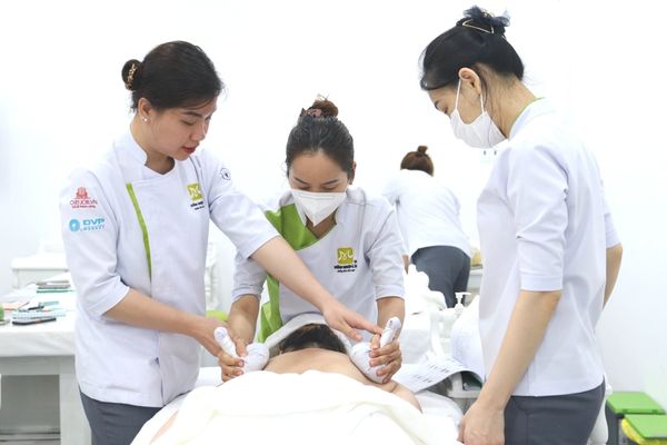 tiết thực hành học spa tại HNAAu