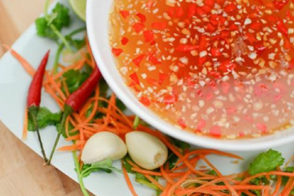 làm nước chấm bánh rán mặn