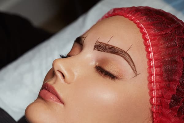 điêu khắc lông mày microblading