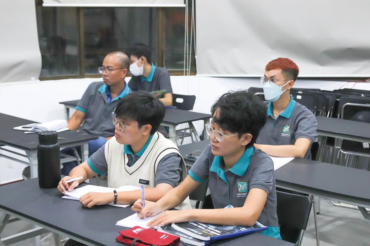 học viên lớp nhiếp ảnh thương mại