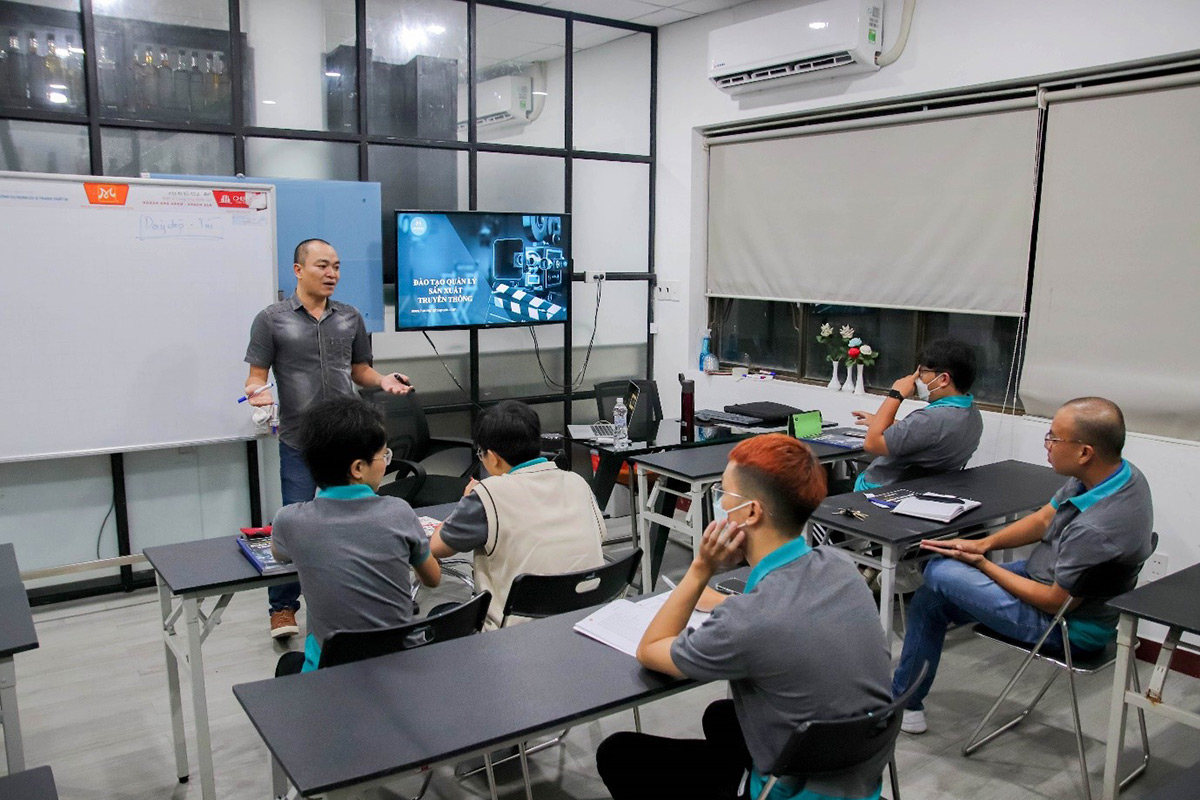 lop hoc thuc te media production 02