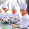 Các bé học nấu các món ăn