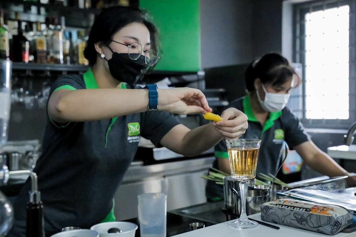 học làm cocktail at home