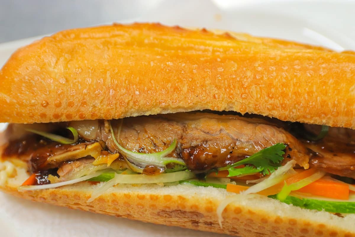 bánh mì thịt bò phi lê nướng