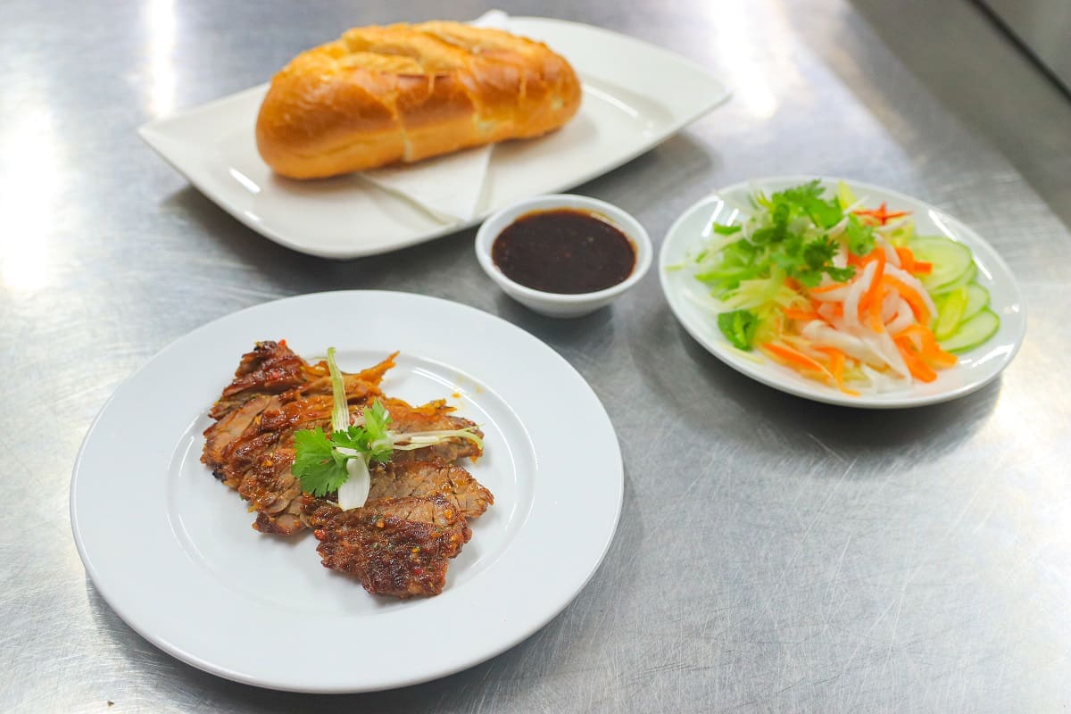 thịt bò nướng làm nhân bánh mì