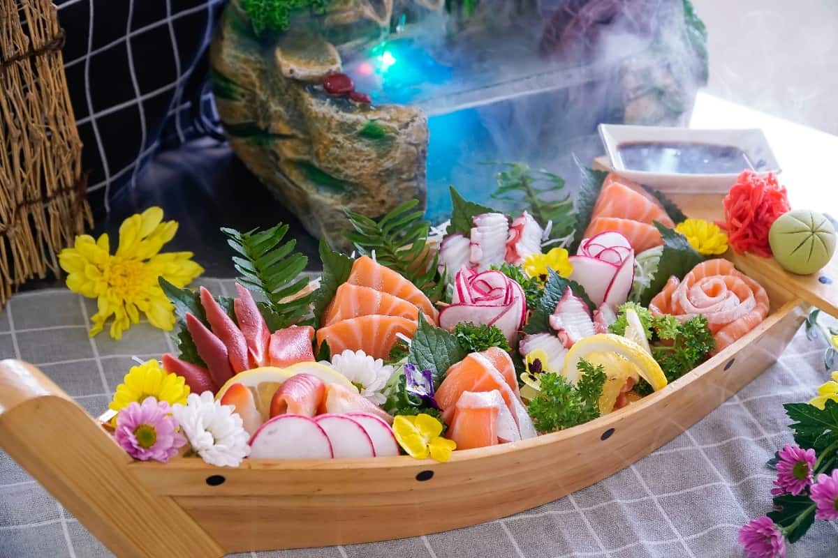 trình bày sushi sashimi