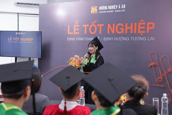 học viên tốt nghiệp phát biểu tại buổi lễ