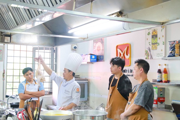 lớp học món ăn từ thịt gia cầm