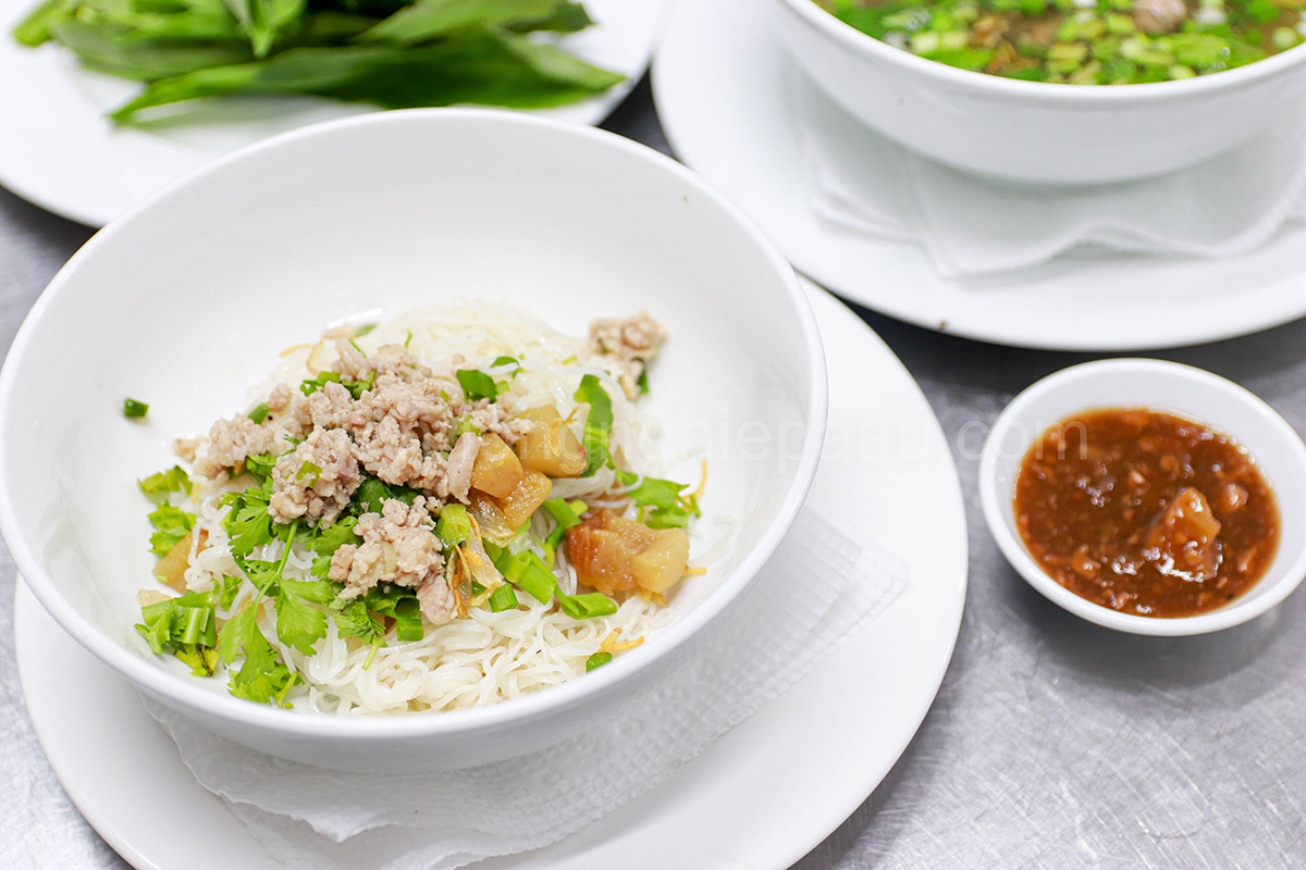 chế biến thịt xay trộn phở