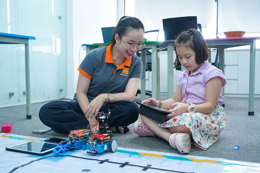 hình ảnh lớp học thực tế khóa học lập trình trẻ em 02