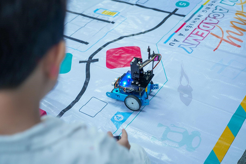 hình ảnh lớp học thực tế khóa học robotic cho trẻ 08