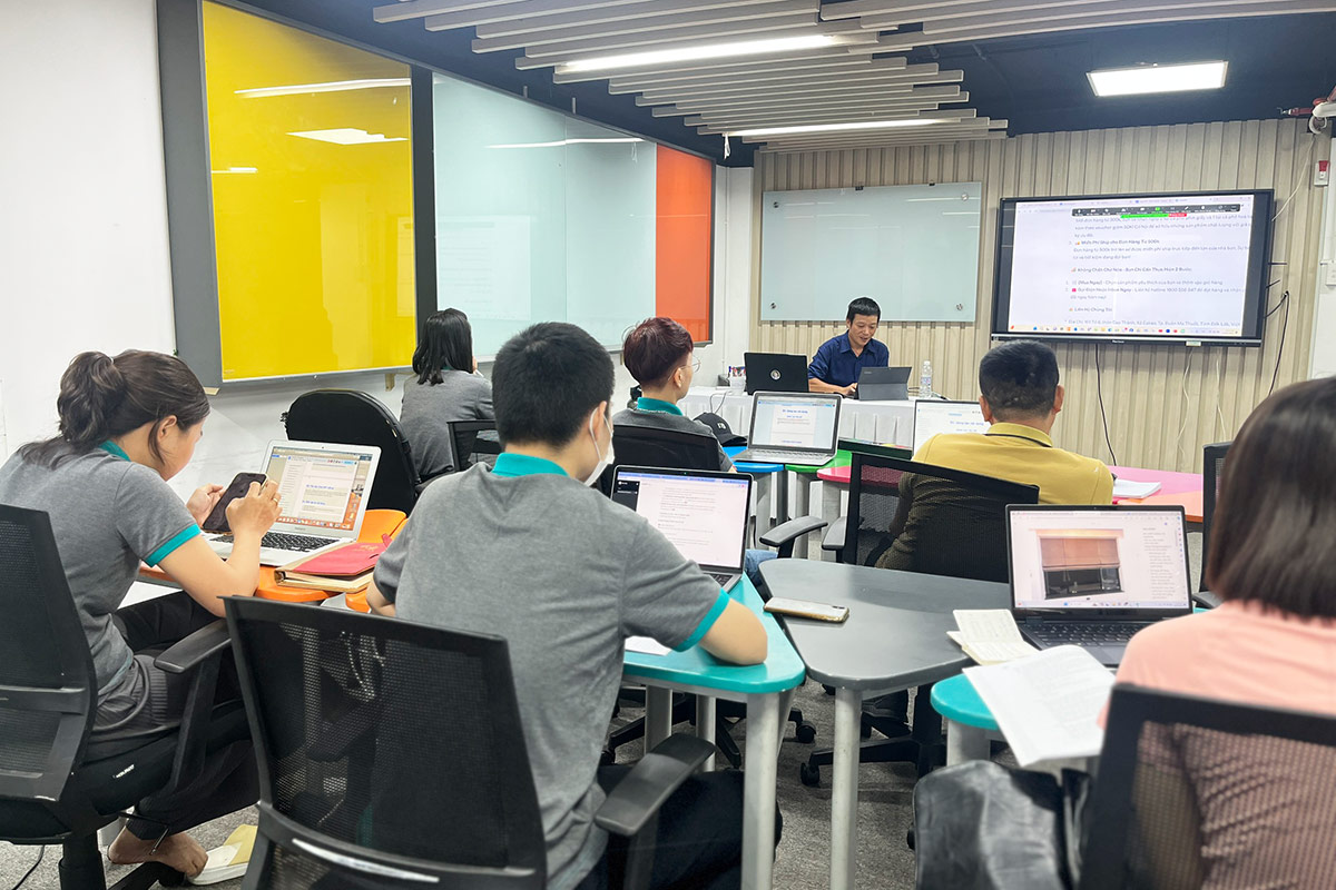 lớp học viết kịch bản livestream tiktok