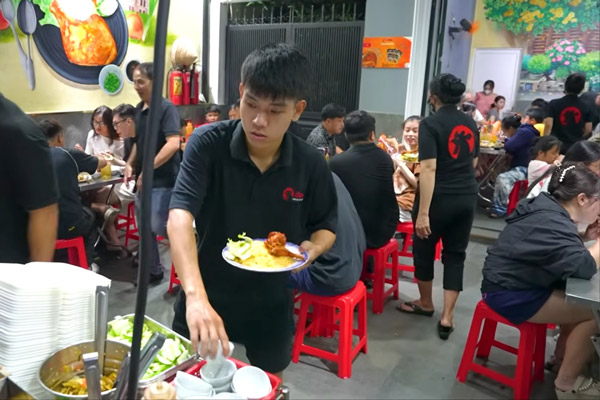 Mở Quán Cơm Gà – Bài Học Thực Tế Từ Người Trong Cuộc