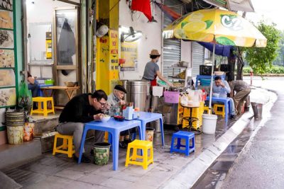 Chi phí mua đồ nội thất cho quán phở