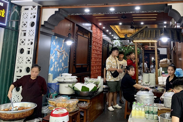 Mở Quán Bánh Cuốn Nóng – Kinh Nghiệm Thực Chiến Cho Người Mới