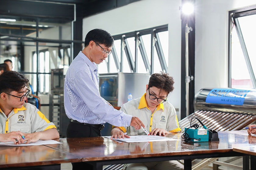 hình ảnh lớp học thực tế khóa học kỹ thuật viên điện lạnh ô tô 06