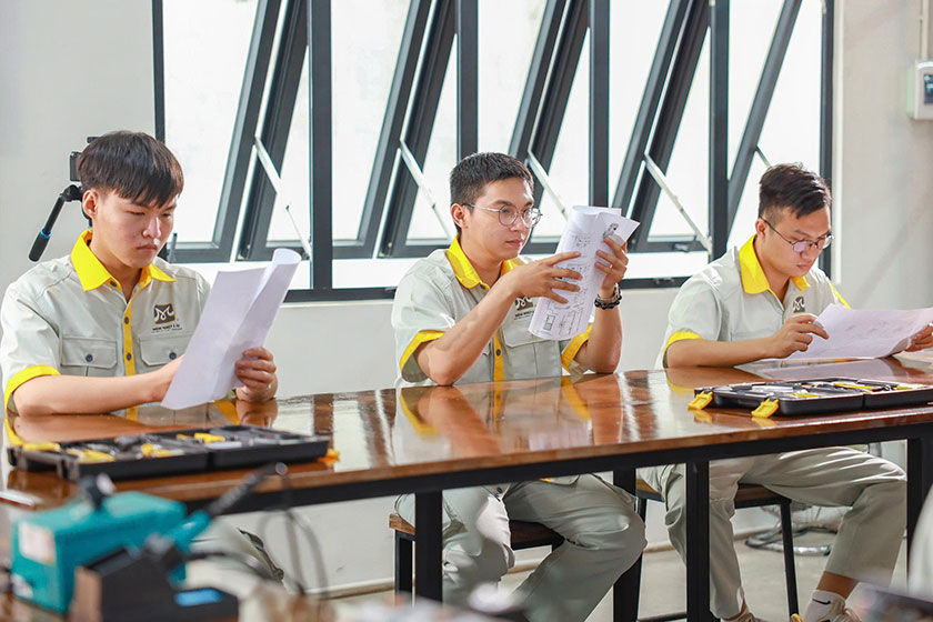 hình học Kỹ Thuật Viên Điện Lạnh Ô Tô banner 2