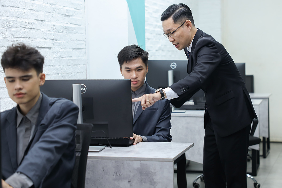 lớp học phòng máy