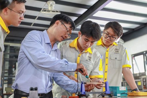 học Kỹ Thuật Viên Điện Lạnh Ô Tô thumb