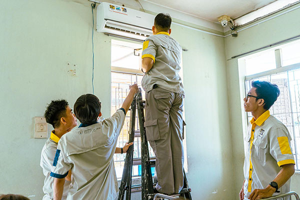 Vệ sinh máy lạnh, sẵn sàng xua nóng