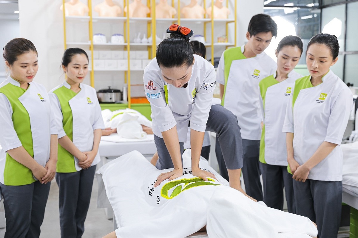 buổi học các kỹ thuật xoa bóp trên cổ