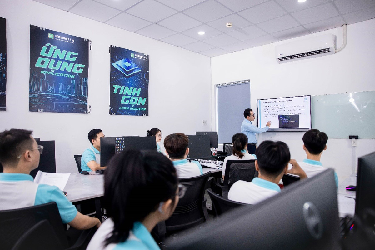 giảng viên hướng dẫn cách thiết kế nội dung ai