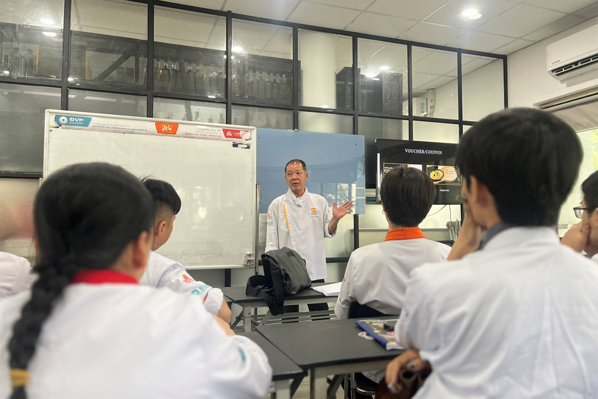 giảng viên hướng dẫn kinh doanh thực đơn