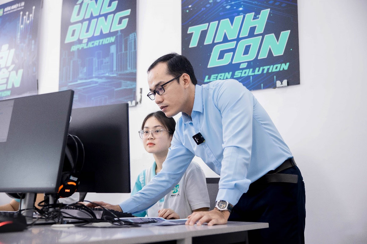 giảng viên hướng dẫn thiết kế nội dung ai