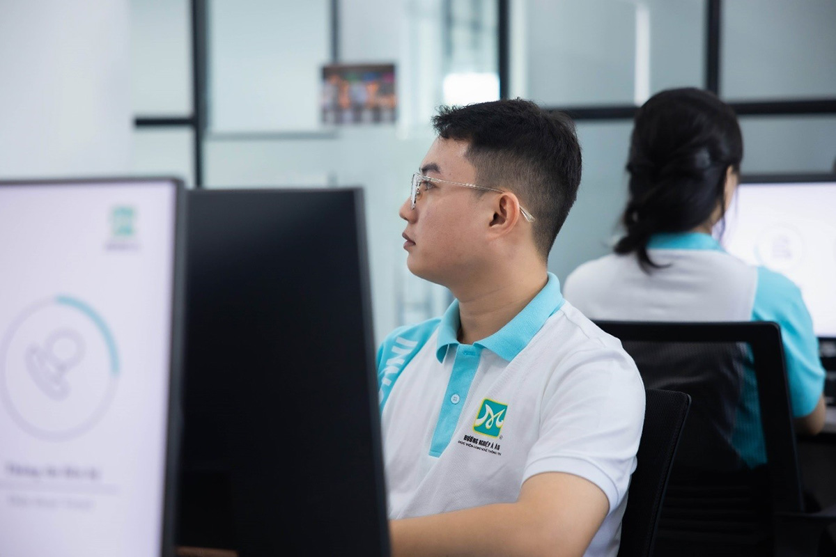học viên lớp công cụ ai giảng dạy