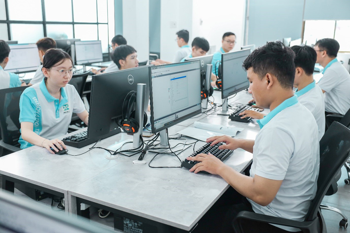 học viên thực hành soạn thảo văn bản hành chính với ai