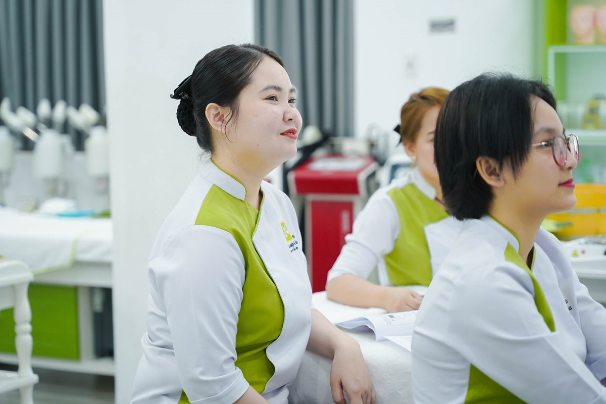 lớp chuyên viên chăm sóc người cao tuổi