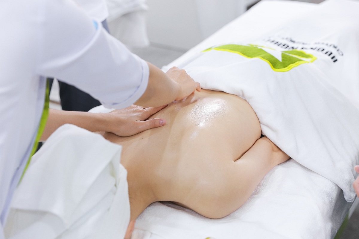 lớp học xoa bóp điều trị đau vai gáy