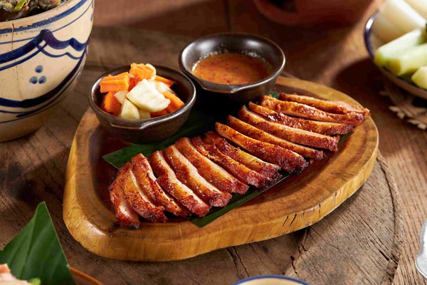 Má heo nướng ngon hơn khi ăn với muối ớt chanh