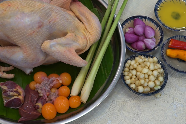 Nguyên liệu làm món mì gà quảng
