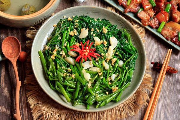 Rau muống xào là món ăn đơn giản