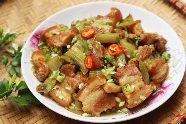 Thịt ba chỉ kho dưa bắp cải