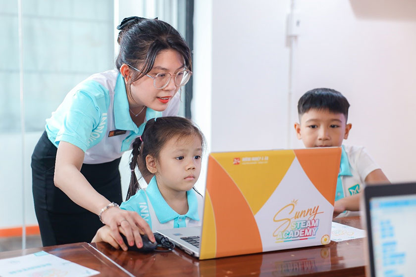 hình ảnh lớp học thực tế khóa học họa sĩ ai 06