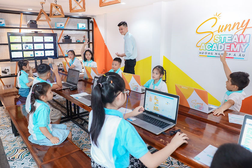 hình ảnh lớp học thực tế khóa học thiết kế truyện tranh ai 04