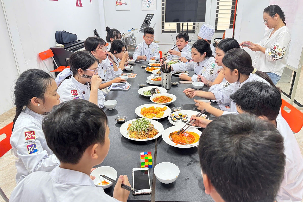 lớp học nấu ăn cho bé