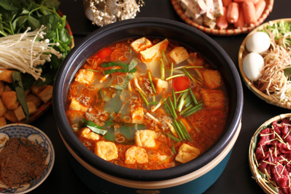 Nồi lẩu riêu cua bắp bò nóng hổi