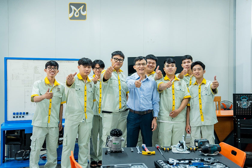 hình ảnh lớp học thực tế của khóa học kỹ thuật viên điện – điện tử ô tô cơ bản 05